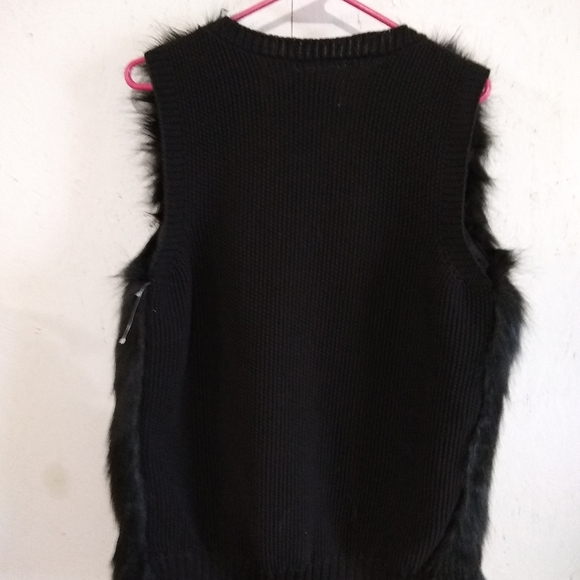 NWOT Black faux fur front sweater vest size large - Picture 6 of 6